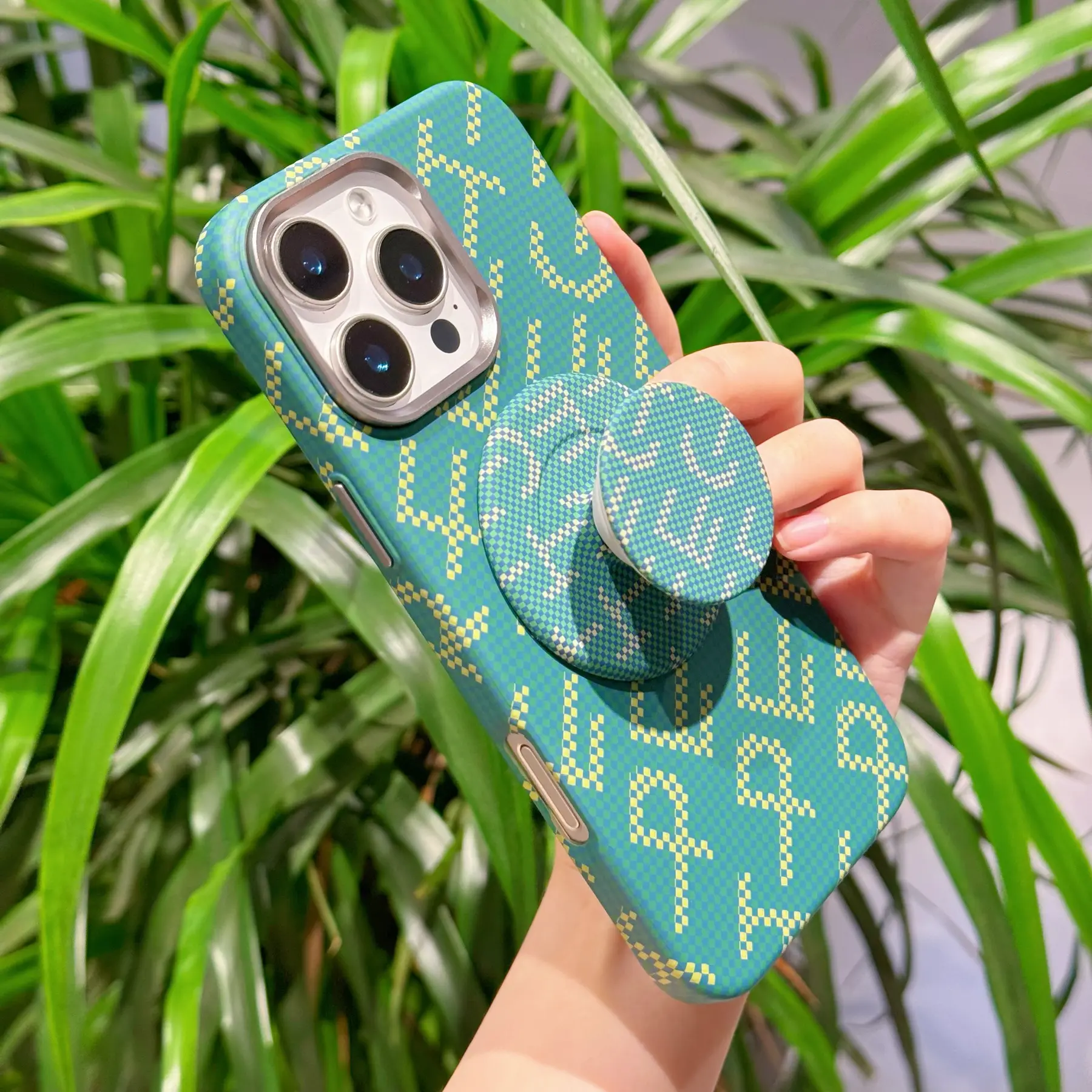 R-Series Magnetic Stand Phone Case product detail 9